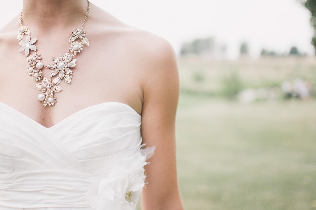 Suknia ślubna – jakie elementy podkreślą jej piękno i styl