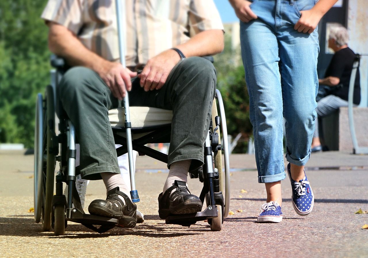 W przypadku jakich sytuacji zdrowotnych przydają się wózki inwalidzkie?