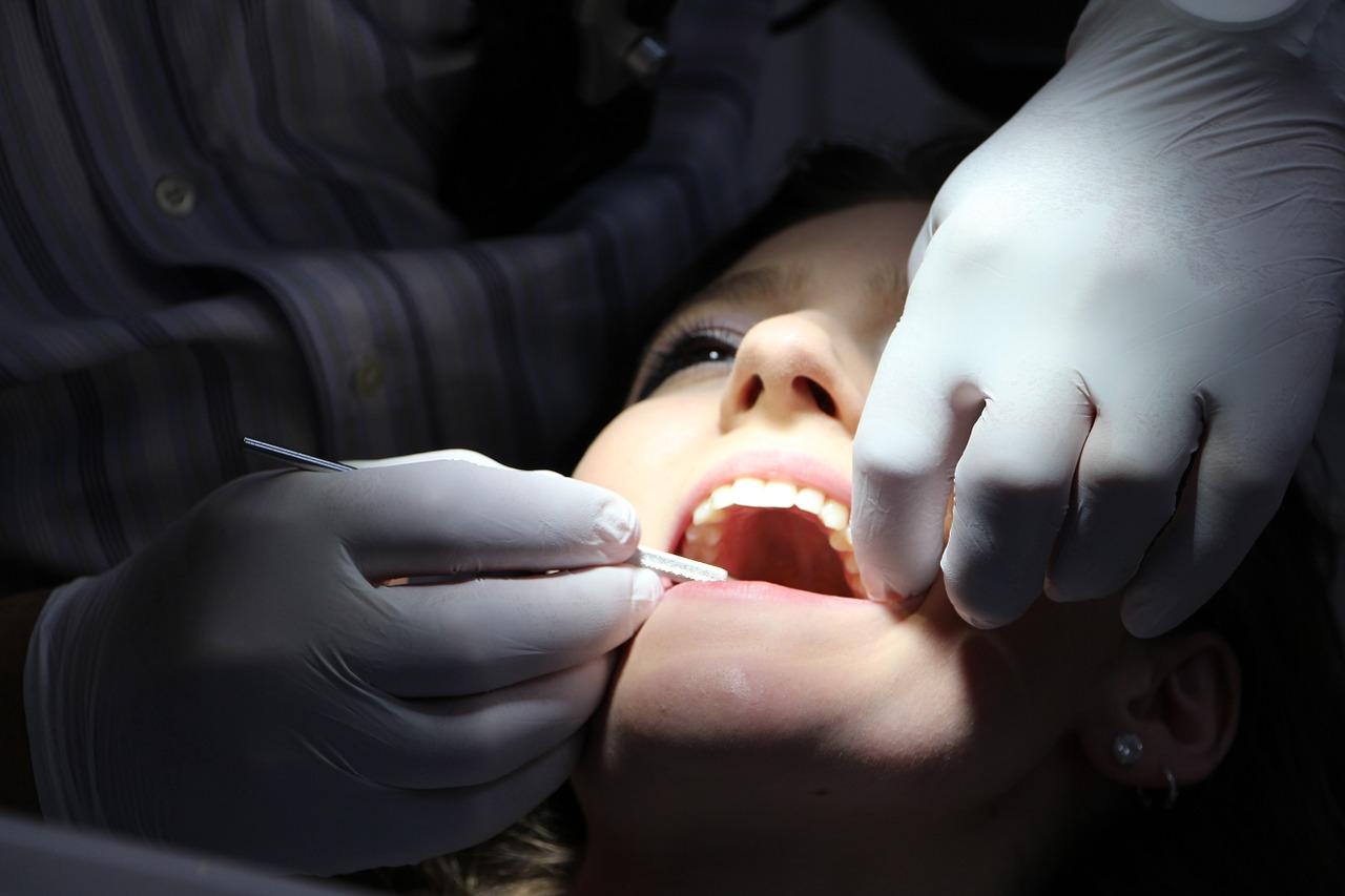 Próchnica zębów – co robić?