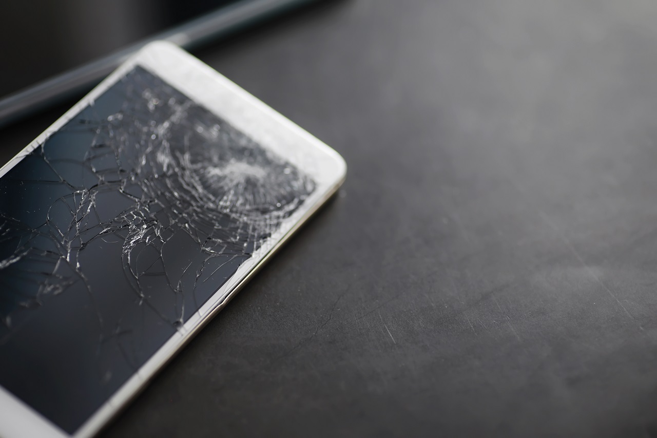 Jak chronić telefon przed uszkodzeniami?